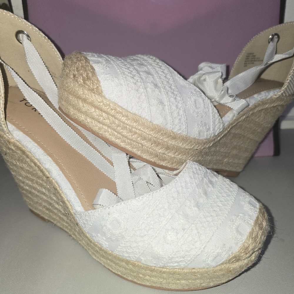 Torrid white/tan Wedge, size 9ww
